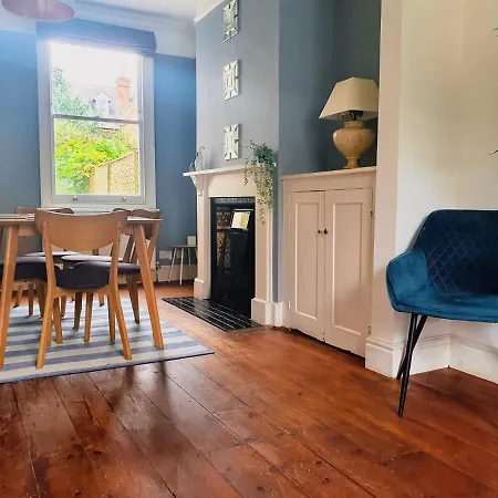 Cosy 2 Bedroom Reading House Sleeps 6 - With Free Wifi & Garden By Roost Accommodation Exterior photo