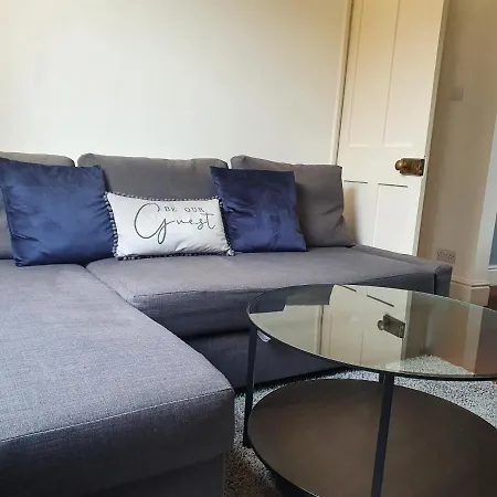 Cosy 2 Bedroom Reading House Sleeps 6 - With Free Wifi & Garden By Roost Accommodation Exterior photo