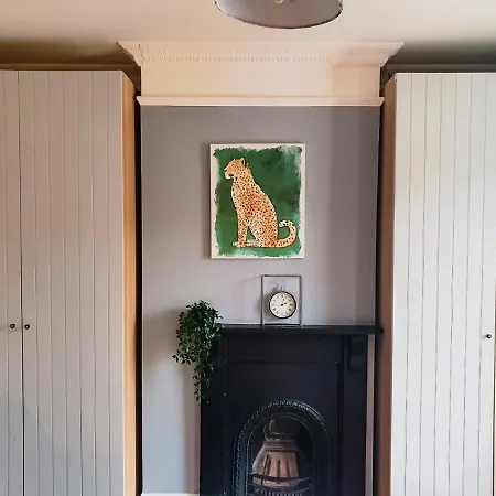 Cosy 2 Bedroom Reading House Sleeps 6 - With Free Wifi & Garden By Roost Accommodation Exterior photo